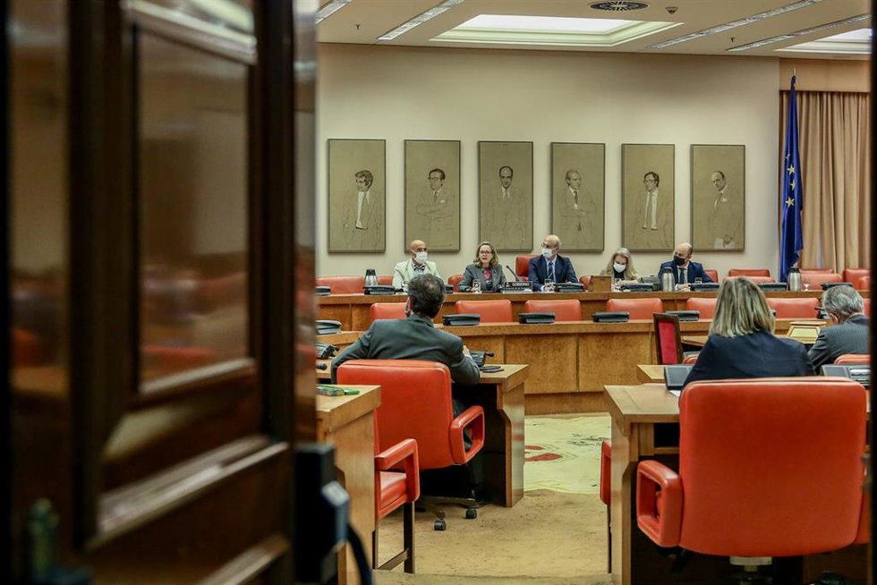 Archivo - La Comisión de Asuntos Económicos y Transformación Digital del Congreso, en una comparecencia de la vicepresidenta primera, Nadia Calviño