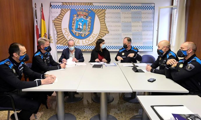 Reunión alcaldesa de Santander con Policía Local