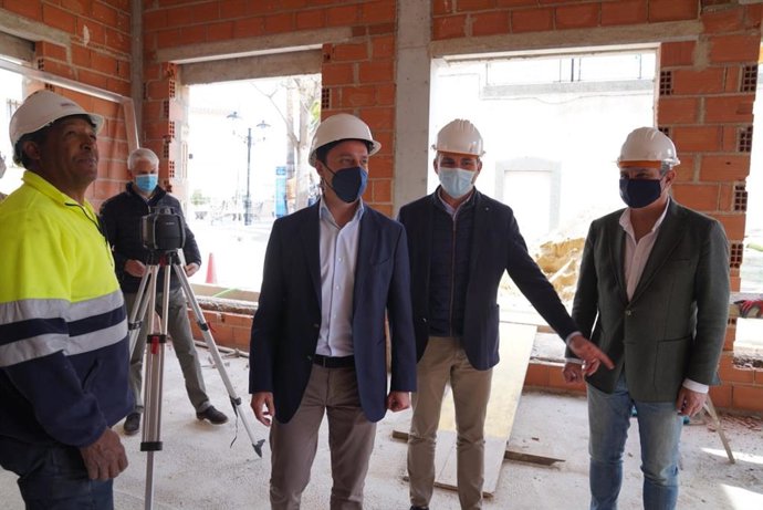 El presidente de la Diputación de Almería visita unas obras.