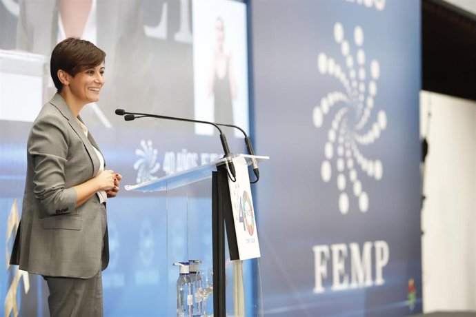 Archivo - La ministra de Política Territorial, Isabel Rodríguez, interviene  en la inauguración de la Jornada '40 Años de la FEMP, Proximidad y Poder Local' a 28 de octubre 2021 en Torremolinos (Málaga, Andalucía) unas jornadas en las que se conmemora e
