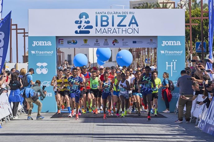 Salida del Santa Eulria Ibiza Marathon