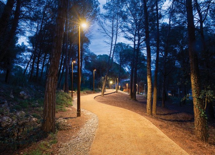 Archivo - Arxivo - Imatge d'un camí en un parc de Barcelona