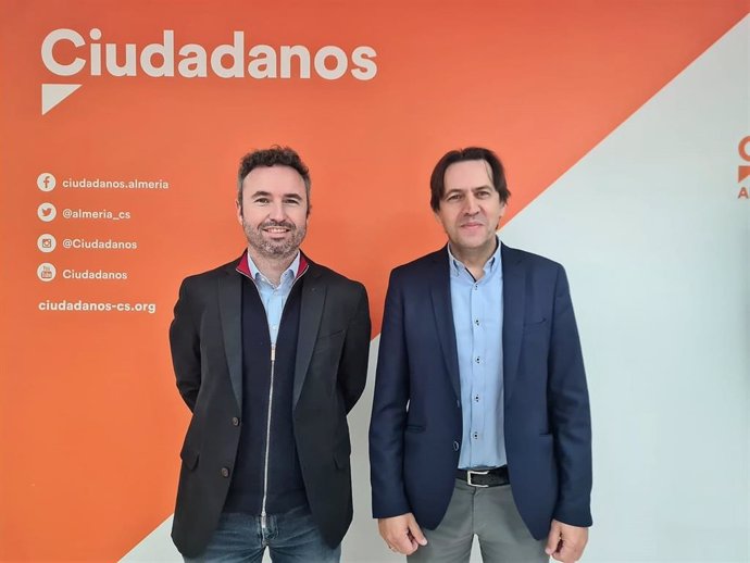 El coordinador provincial de Ciudadanos Almería, Rafael Burgos, y el secretario andaluz de Comunicación en Cs, Guillermo Díaz
