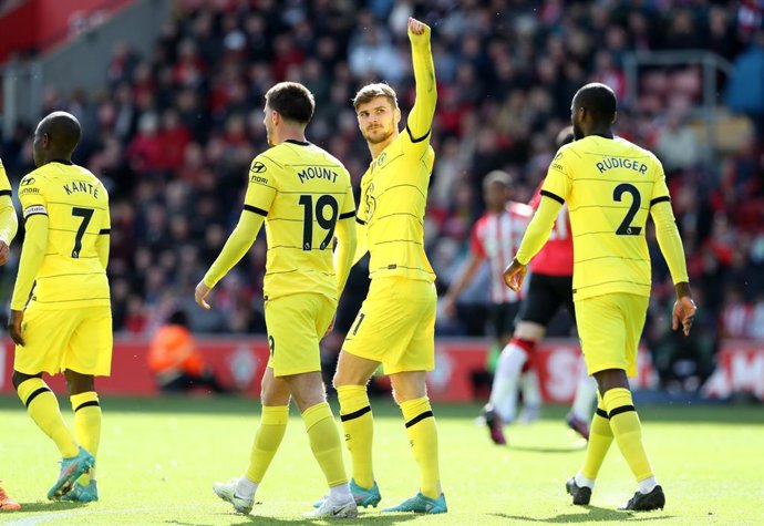 09 April 2022, United Kingdom, Southampton: Chelsea's Timo Werner (2nd R) celebrates scoring his side's fifth goal with teammates during the English Premier League soccer match between Southampton and Chelsea at St. Mary's Stadium. Photo: Kieran Cleeves