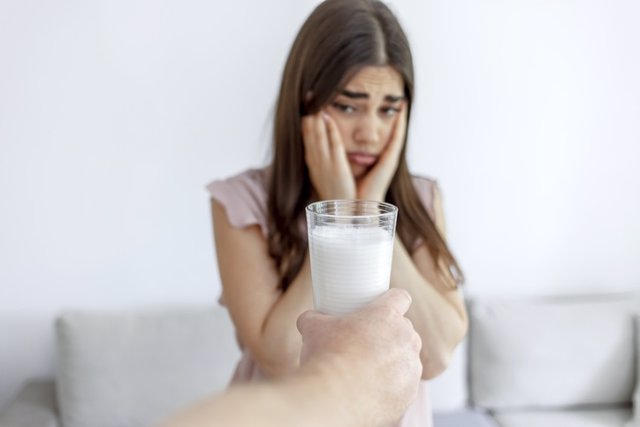 Archivo - Intolerancia a la lactosa , leche