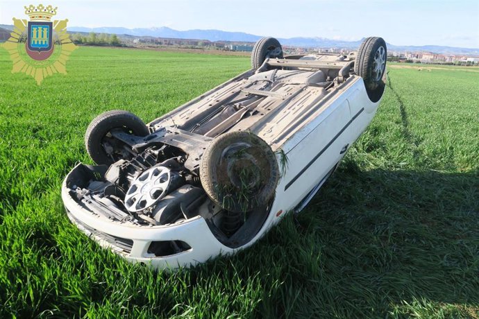 Estado en el que quedó el coche en el que viajaba, con un acompañante, la joven fallecida en Logroño