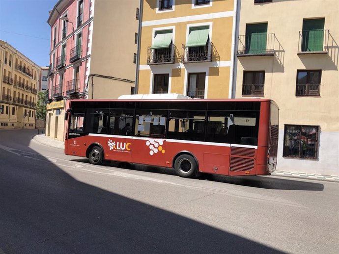 Archivo - Autobús urbano en en Cuenca