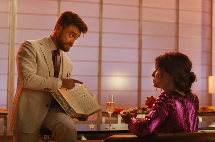 Archivo - Daniel Radcliffe secuestra a Sandra Bullock en el tráiler de 'La ciudad perdida'