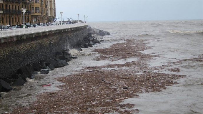 Archivo - Río Urumea- temporal en Gipuzkoa
