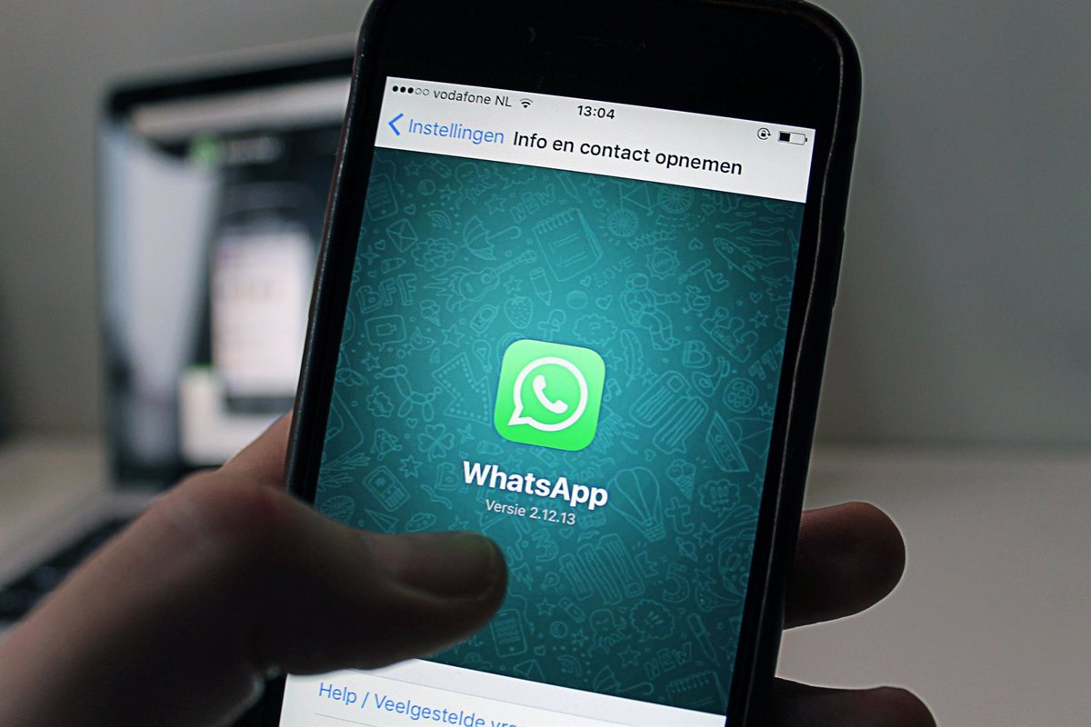 WhatsApp shows the estimated time of arrival and upload of a document in its Beta