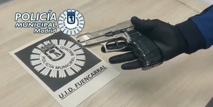 Archivo - Detenido un hombre por amenazar con una pistola al encargado de una casa de apuestas en el barrio de Valverde