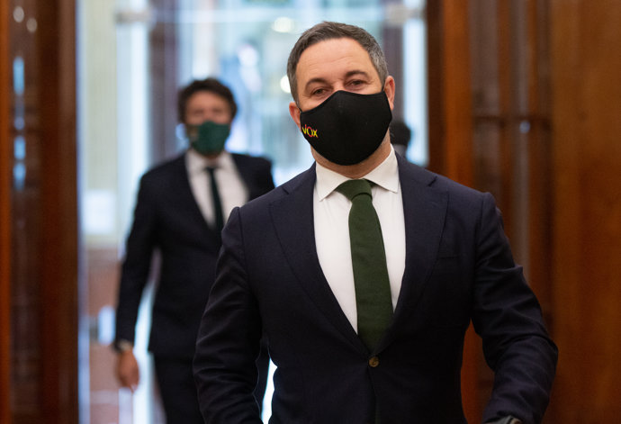 El líder de Vox, Santiago Abascal, a su llegada a una sesión plenaria, en el Congreso de los Diputados, a 7 de abril de 2022, en Madrid (España).