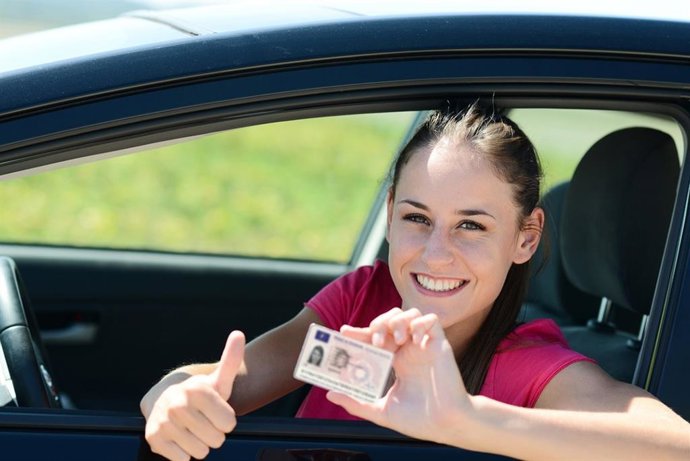 INFORMACIÓN PARA RENOVAR EL CARNET DE CONDUCIR, DE FORMA RÁPIDA Y SENCILLA
