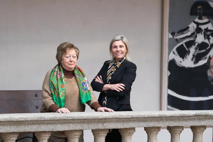 La presidenta  de la Fundación Ávila, Dolores Ruiz-Ayúcar, y la directora territorial de CaixaBank en Castilla y León, Belén Martín Sanz.