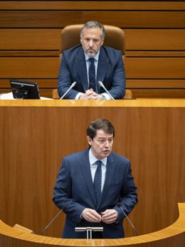 El candidato del PP a la Presidencia de la Junta de Castilla y León y presidente del partido en la región, Alfonso Fernández Mañueco, interviene en su debate de investidura.