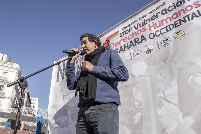 Archivo - Abdulah Arabi, delegado del Frenre Polisario en España, durante una manifestación en Madrid