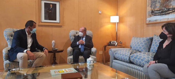 Villalobos y el alcalde de Brenes