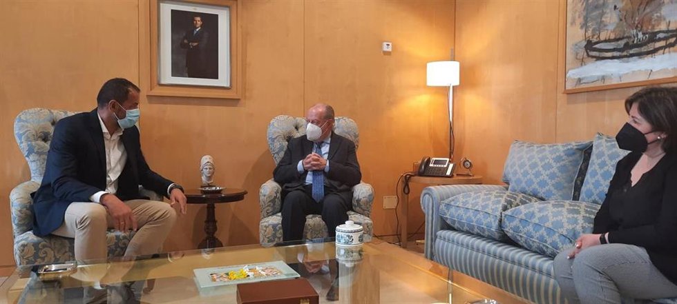 Villalobos y el alcalde de Brenes