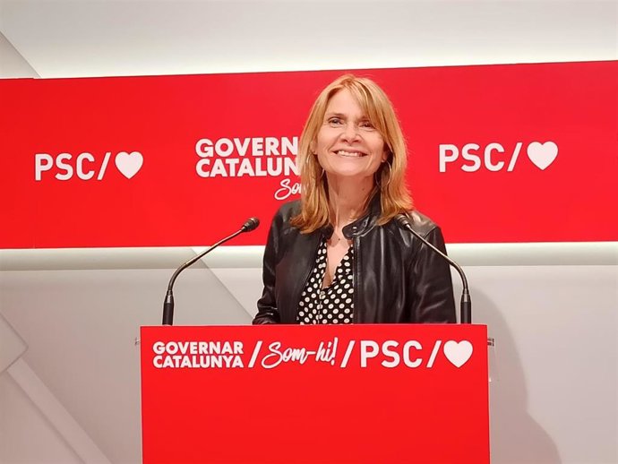 La viceprimera secretaria del PSC Llusa Moret en rueda de prensa en la sede del PSC.