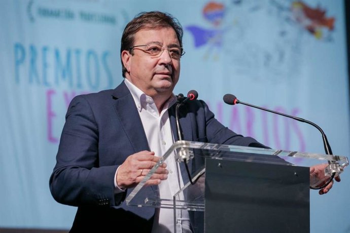 El presidente de la Junta de Extremadura, Guillermo Fernández Vara,en la entrega de los Premios Extraordinarios de Educación