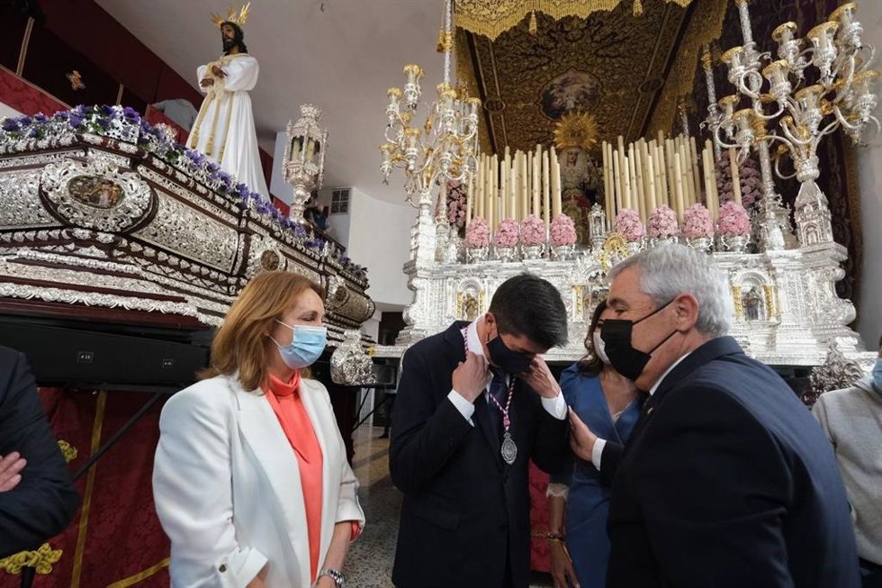Juan Marín recibe la Medalla del Cautivo y la Trinidad de Málaga