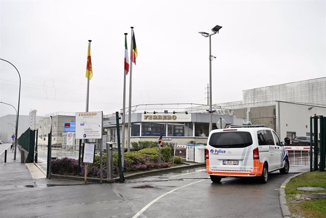 08 April 2022, Belgium, Arlon: A police car is seen in front of the Ardennes Ferrero factory. Chocolate maker Ferrero asks to bring its famous Kinder chocolate fantasy Surprise eggs and other Kinder products back to the store after at least 105 salmonella
