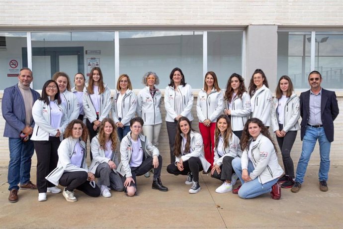 Equipo de MotoEtsiUHU formado mayoritariamente por mujeres.