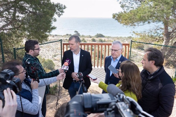 El alcalde de Salou, Pere Granados, y el presidente de la Autoridad Portuaria de Tarragona, Josep Maria Cruset