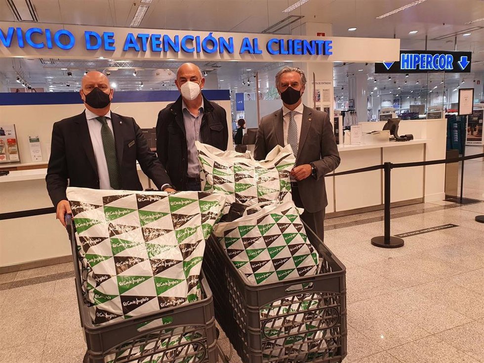 Donación de El Corte Inglés para refugiados ucranianos en Badajoz