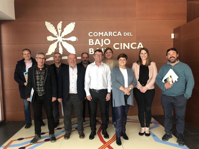 Reunión en la Comarca de Bajo Cinca de representantes comarcales y municipales de Huesca, Zaragoza y Lérida para reclamar una solución por los daños generados en la agricultura por las heladas.