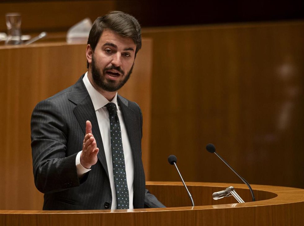 El portavoz de Vox en las Cortes, Juan García-Gallardo, interviene en el pleno del debate de investidura del candidato del PP a la Presidencia de la Junta de Castilla y León en el Hemiciclo de las Cortes  