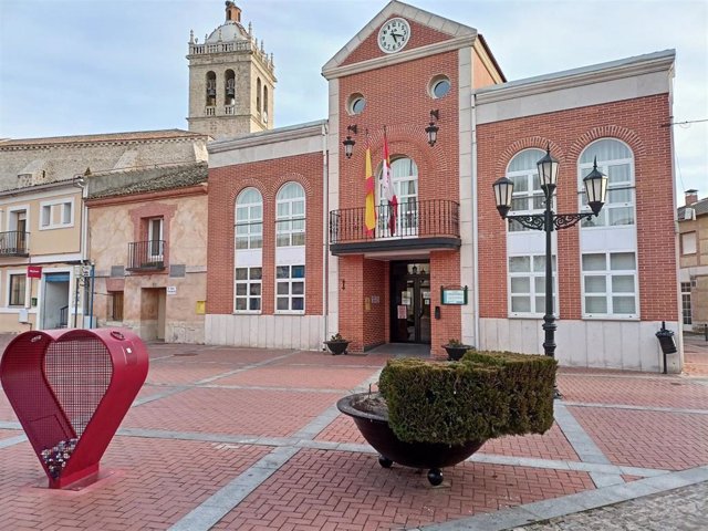 Fachada del Ayuntamiento de Aldeamayor de San Martín.