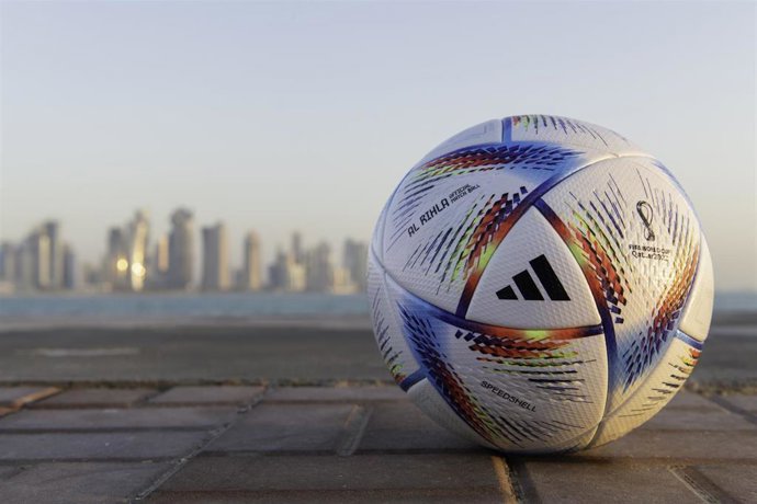 Archivo - Balón de adidas 'Al Rihla' para el Mundial Qatar 2022.