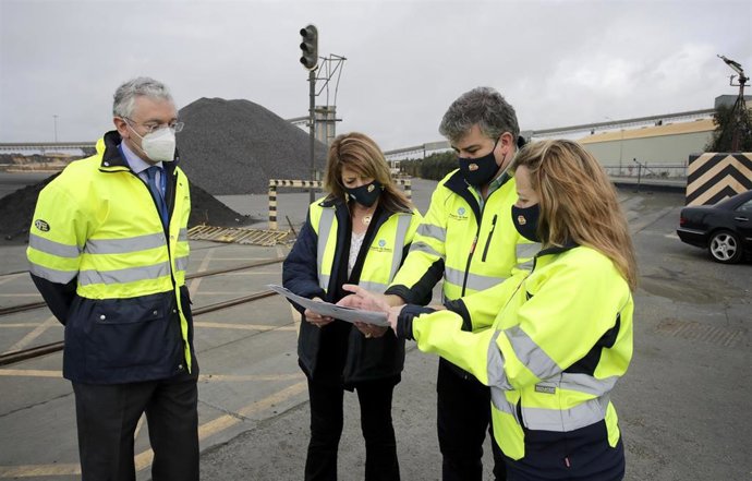 Archivo - El Puerto registra un aumento del tráfico portuario de un 19,4% en los primeros meses del año.