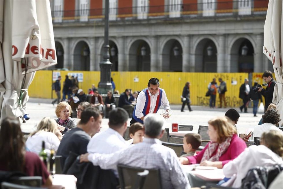 Archivo - Terraza en Madrid.