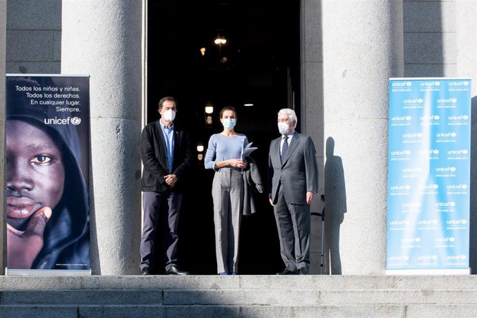 Archivo - La Reina Letizia llega a la reunión de trabajo con Unicef España en el Consejo Superior de Investigaciones Cientificas (CSIC), en Madrid (España), a 17 de noviembre de 2020.