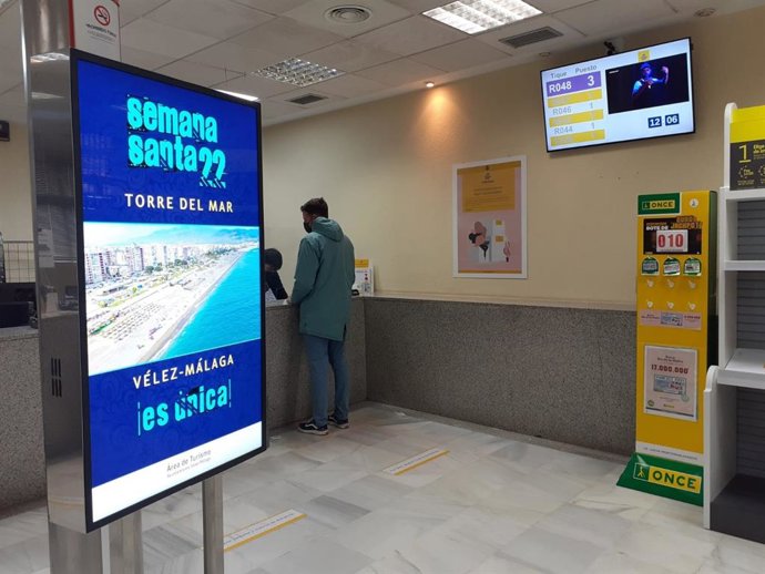 La Semana Santa de Vélez-Málaga se promociona en oficinas de Correos