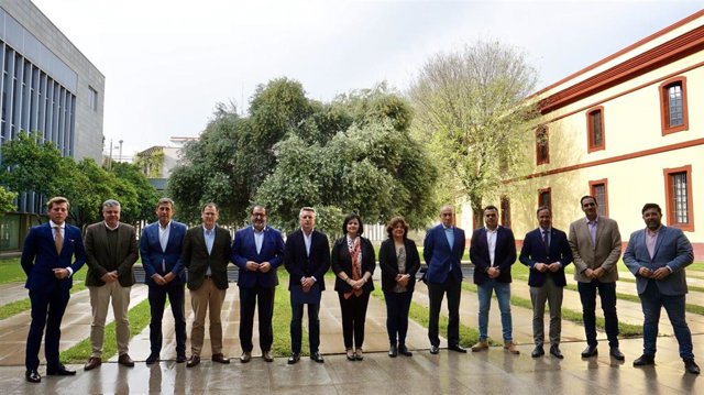 Rueda de prensa ofrecida por el PP de Sevilla en la Diputación provincial para abordar los efectos de la reforma laboral en las bolsas de trabajo municipal.