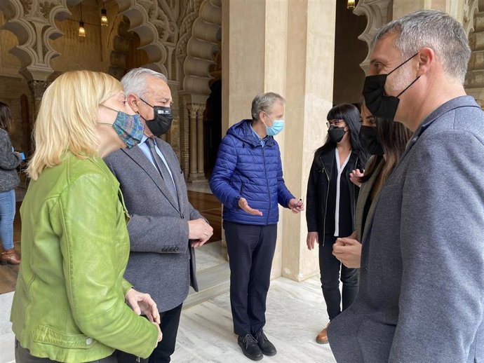 La Aljafería, un lugar de cine' se ha presentado en el Patio de Santa Isabel.