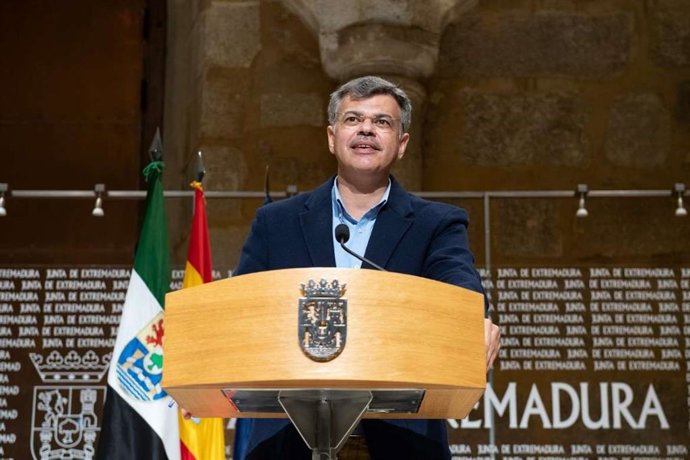 El portavoz de la Junta de Extremadura, Juan Antonio González, en rueda de prensa