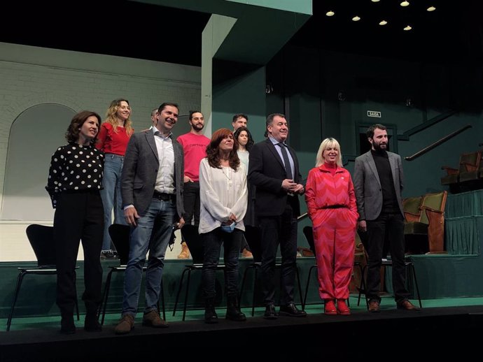 El Centro Dramático Galego presenta en el Salón Teatro de Santiago el estreno de la obra "Ás oito da tarde, cando morren as nais".