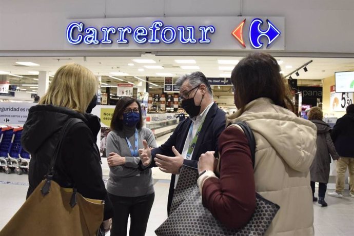 Picazo trata con director de Carrefour Albacete la escalad de precios que sufre Castilla-La Mancha