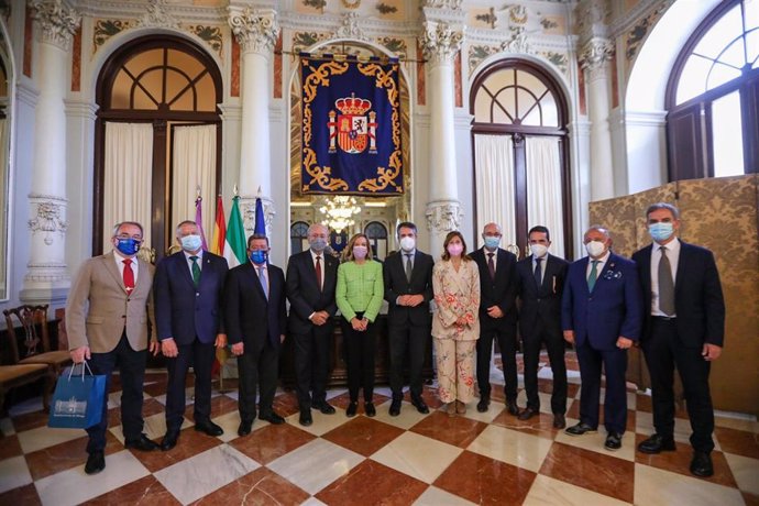 LA delegación de Burgos con miembros de la Corporación Municipal de Málaga.