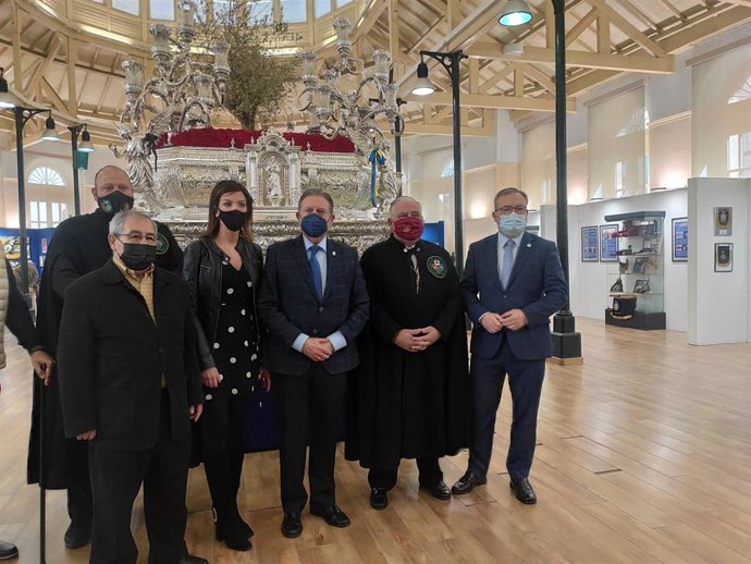Presentación de la Exposición de la Hermandad de los Estudiantes en la plaza de Trascorrales.