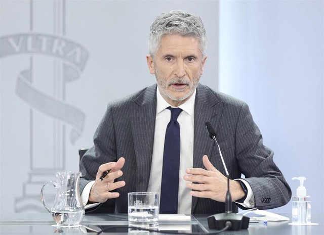 Archivo - El ministro de Interior, Fernando Grande-Marlaska, en una rueda de prensa posterior a una reunión del Consejo de Ministros, en La Moncloa, a 4 de marzo de 2022, en Madrid (España). 