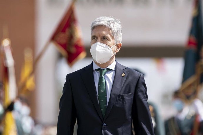 El ministro del Interior, Fernando Grande-Marlaska, a su llegada al acto de jura de bandera de la 168 promoción de guardias en el Colegio de Guardias de Valdemoro, en el Colegio de Guardias Jóvenes Duque de Ahumada,