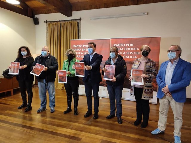 El PSdeG sella con UGT y CC.OO. Y otras organizaciones un pacto por una energía eólica sostenible