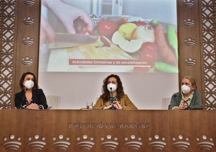 Autoridades en la presentación del programa Empresa Saludable de la Diputación de Badajoz