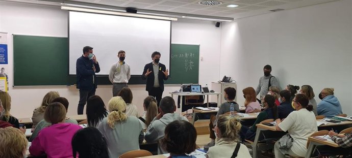 Generalitat impulsa un programa formativo en hostelería y alojamiento dirigido a personas refugiadas