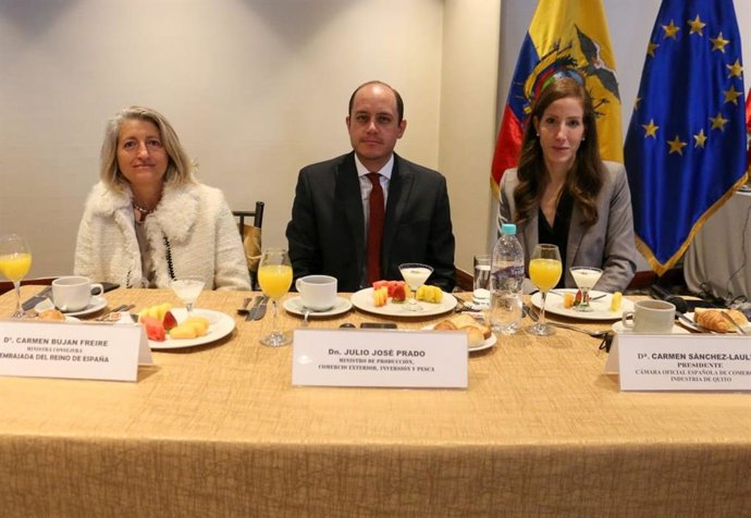 Izq a Der: Carmen Bujan Freire, ministra consejera de la Embajada de España; Julio José Prado, ministro de Producción, Comercio Exterior, Inversiones y Pesca de Ecuador; Carmen Sánchez-Laulhé, presidenta de la Cámara Oficial Española de Comercio e Indus